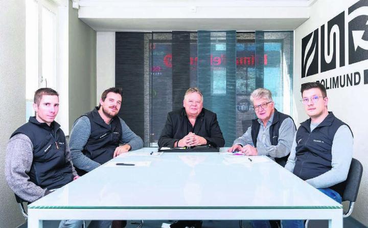 Mischa Geissberger, Leiter Heizungsabteilung, Dario Waldhuber, Leiter Gebäudetechnikplanung, Urs Strebel, Inhaber, André Stierli, Mitglied der Geschäftsleitung, Mërgim Ahmeti, Leiter Sanitärabteilung.