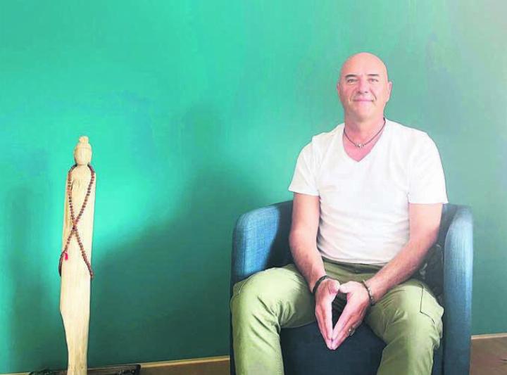 Die Geistheilung bietet Stefan Feller bei sich zu Hause an. Distanzheilungen sind ebenfalls möglich. Bild: Josip Lasic