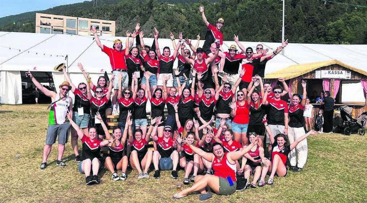 Der Sport und der gesellige Teil waren gleichermassen anstrengend. Die Mitglieder des TV Wohlen am Turnfest im Wallis. Bild: zg