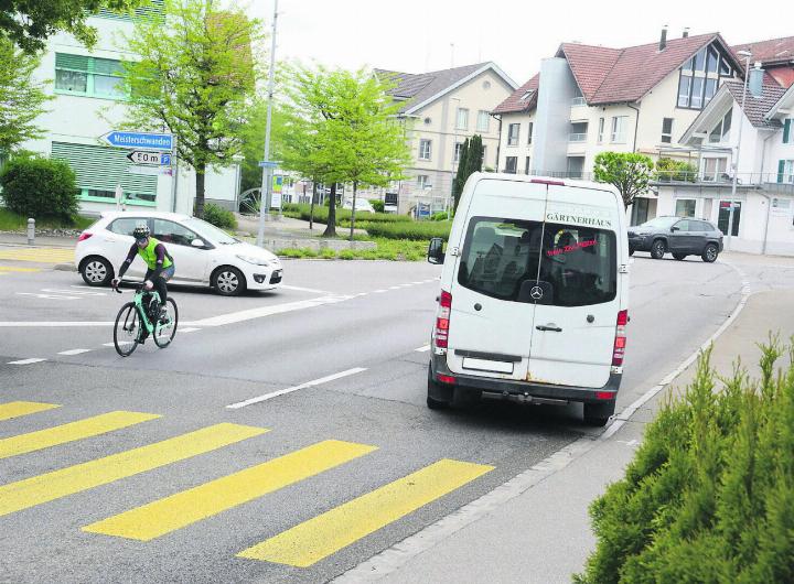 Auf dem Bärenplatz stossen gleich drei Kantonsstrassen aufeinander. Um die Verkehrssicherheit zu erhöhen, soll der Knoten nun saniert werden. Bild: Chregi Hansen