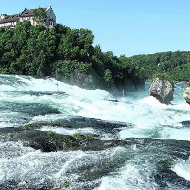 Sommer-Fotos - Der Rheinfall ist immer eine Reise wert. Foto: Margrit Freudemann, Kaisten