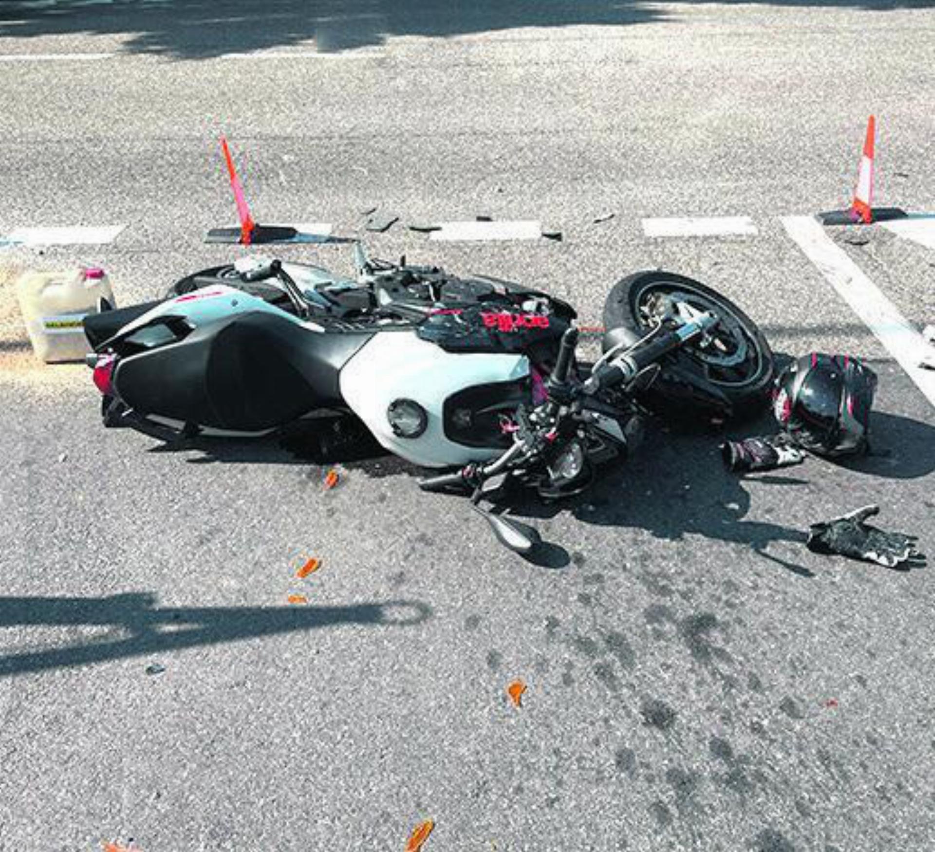 Der Motorradlenker musste ins Spital gebracht werden. Foto: zVg