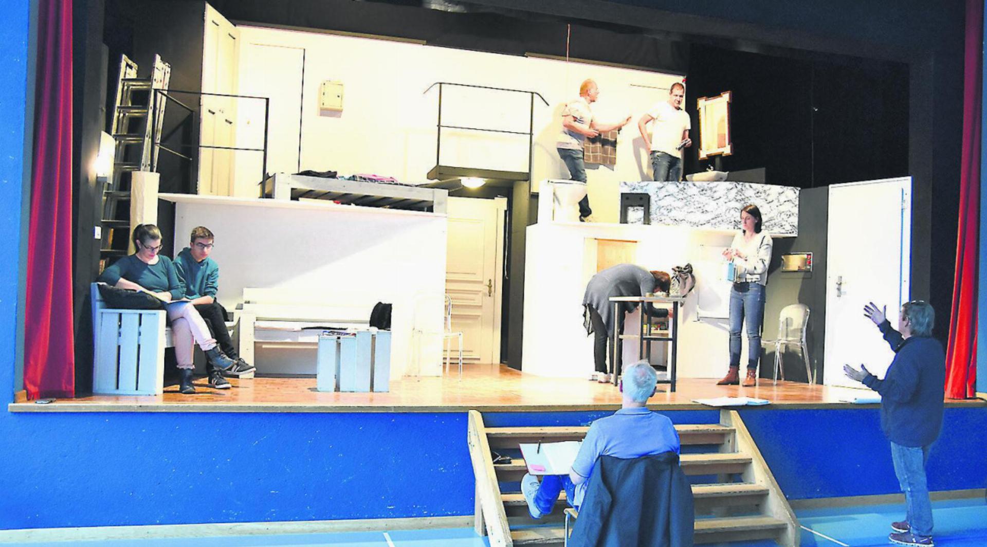Auf der Hottwiler Theaterbühne wird zurzeit intensiv für das neue Stück «Familiengeschäfte» geprobt. Foto: Manuel Hörth