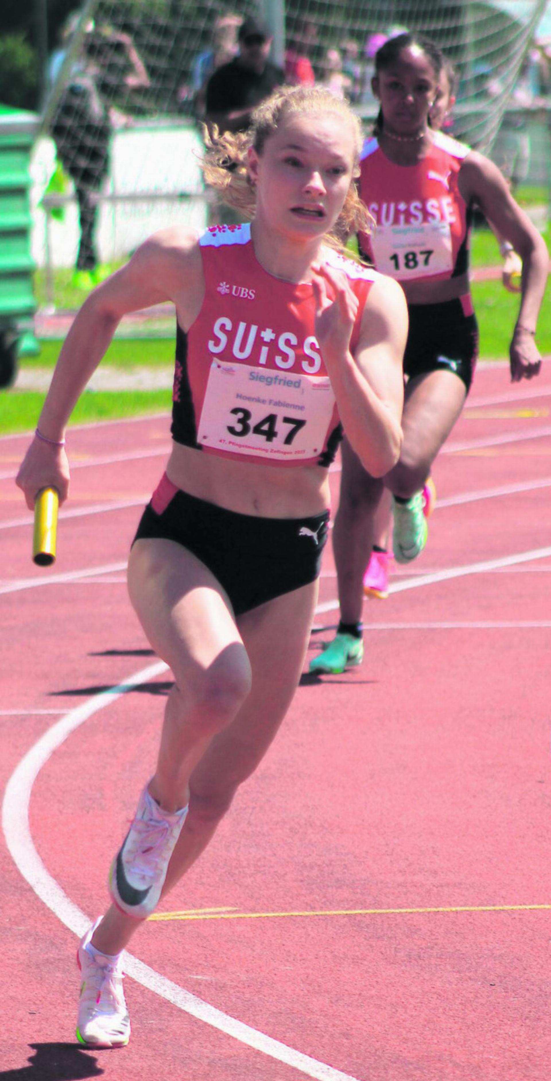 Fabienne Hoenke (Nr. 347) läuft neuen U20-Schweizerrekord mit dem 4x100m Nationalteam und über 200m. Foto: zVg