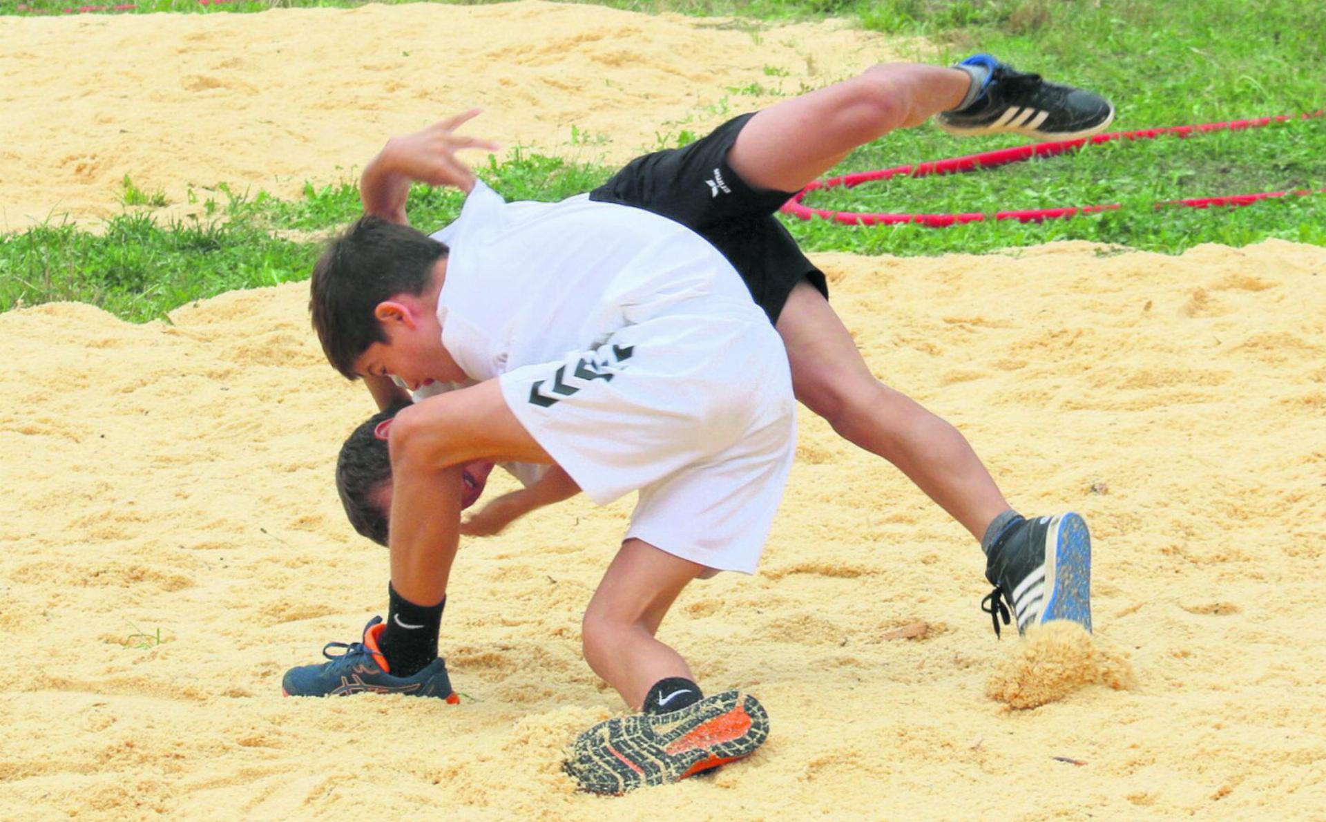 Tim Koller (in weiss) wird auch in Möhlin versuchen, obenauf zu sein. Foto: Hans Zemp