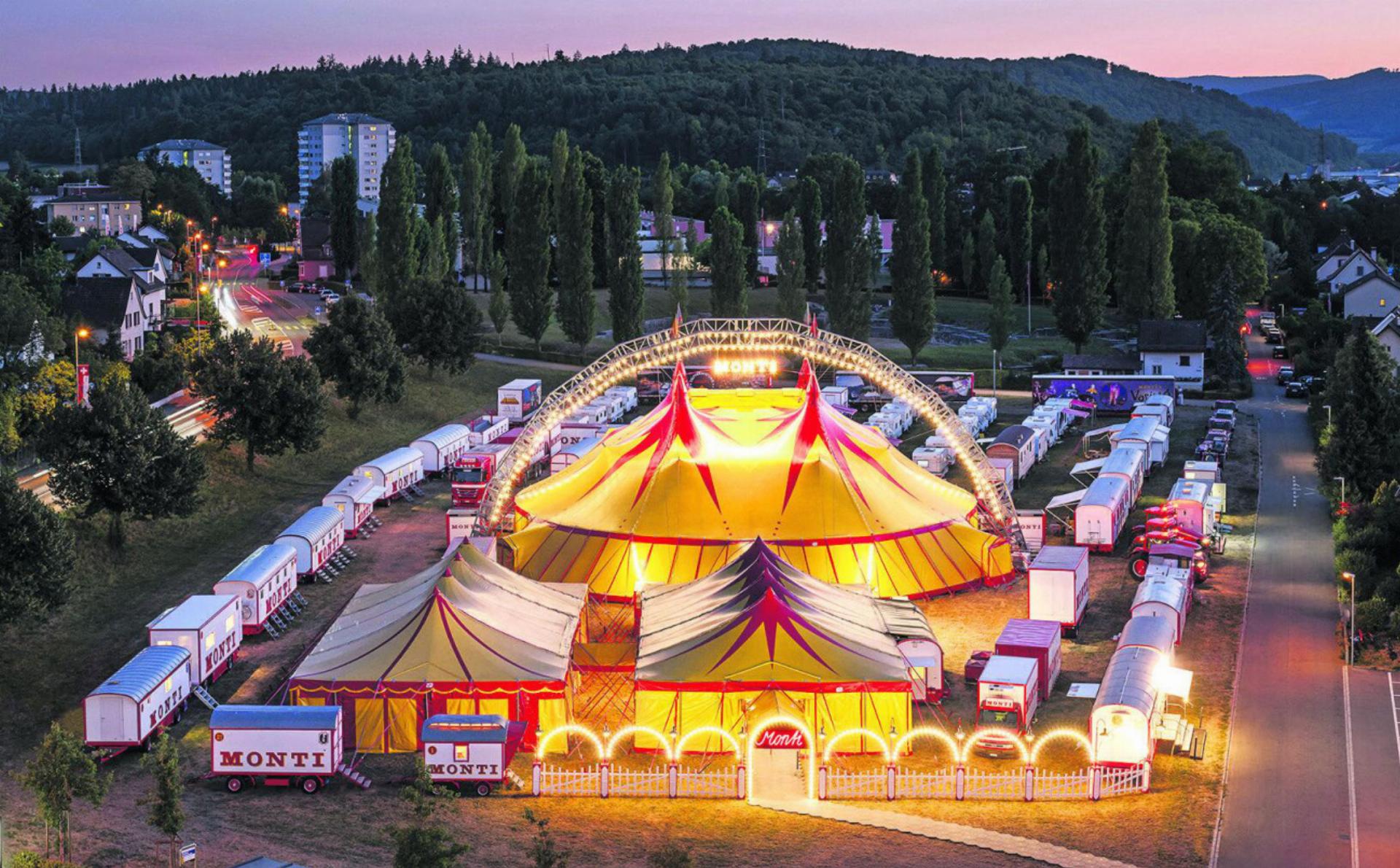 Die beeindruckende Zeltstadt des Circus Monti. Foto: zVg