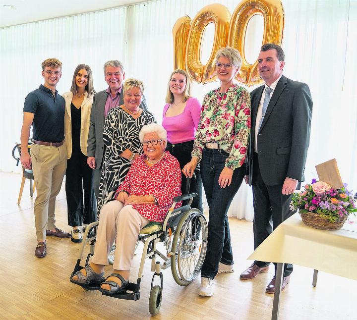 Berta Rieger im Kreise ihrer Familie Foto: zVg