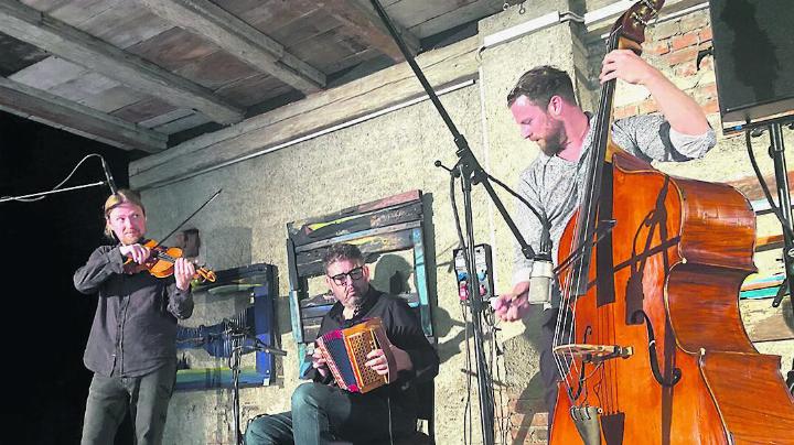 Das Trio «Ambäck» sorgte für passende Musik. Foto: zVg