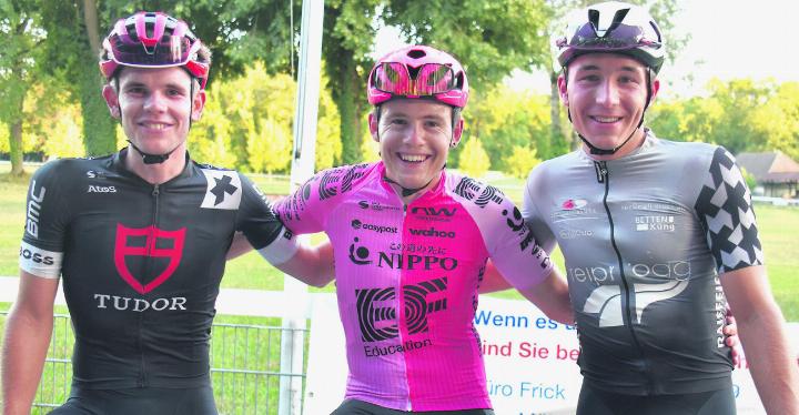 Das Brugger Abendrennen dieser Woche wurde von Felix Stehli (Mitte) vor dem Fricktaler Fabian Weiss (links) und dem Freiämter Robin Kull gewonnen. Foto: Neli Widmer