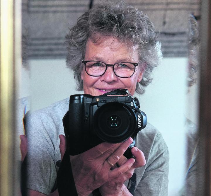 Hélène Tobler hat sich im Spiegel selber fotografiert. Foto: Hélène Tobler/zVg