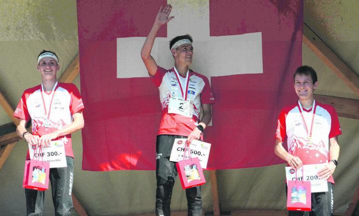 Matthias Kyburz (Mitte) gewinnt vor Fabian Aebersold (links) und Reto Egger. Foto: zVg