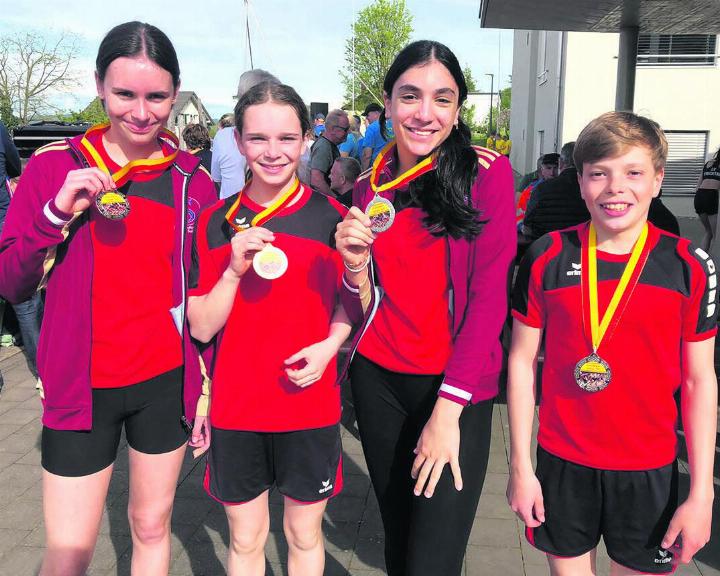 Medaillenregen für die Jugend Sulz (von links): Emely, Romina, Ela und Nino. Foto: zVg