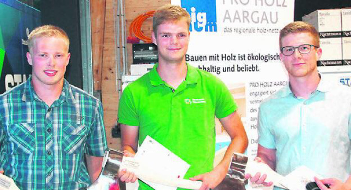 Severin Märke, Noa Freiburghaus vom Forstbetrieb Thiersteinberg Gipf-Oberfrick und Marco Burkard. Foto: zVg