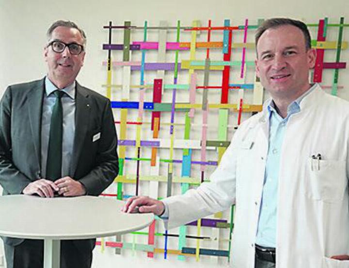 «Wir müssen aufpassen, dass wir das Gesundheitswesen nicht gegen die Wand fahren», erklären Matthias Mühlheim (links) und Leo Bonati. Foto: vzu