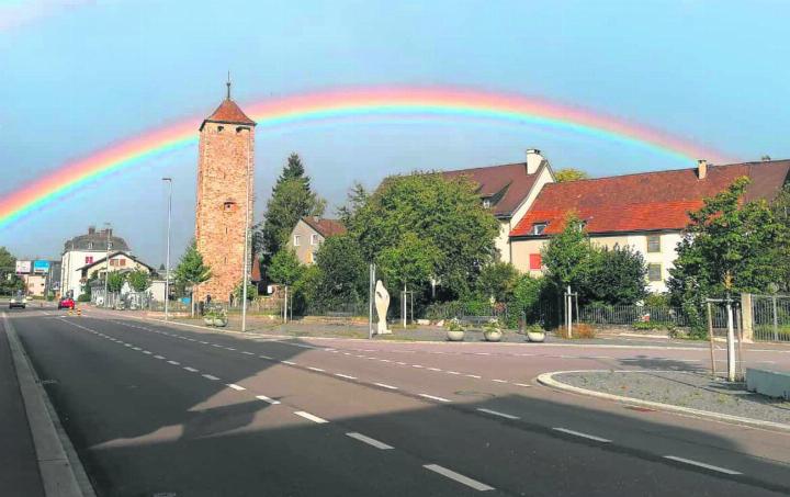Da haben Regen und Sonne den Bogen überspannt: wie schön! Leserfoto: Martin Schmid, Laufenburg