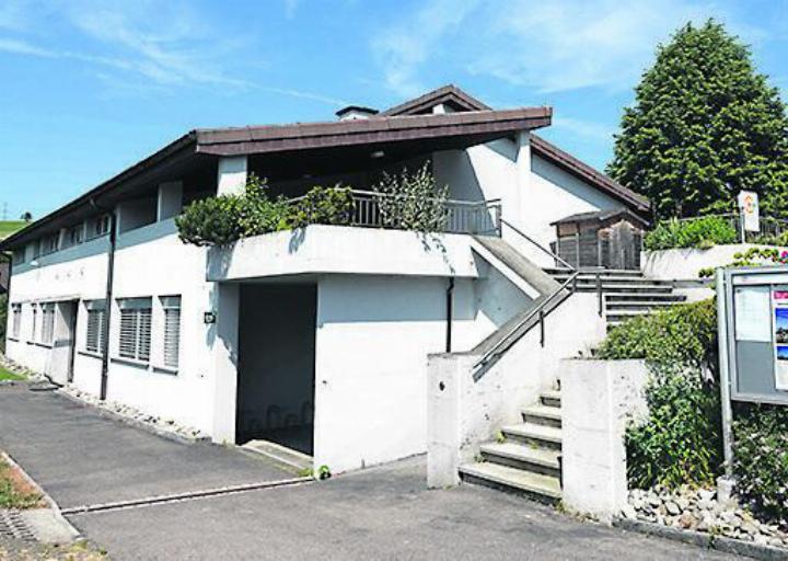 Das Dach des Gemeindehauses erhält eine PV-Anlage. Foto: Valentin Zumsteg