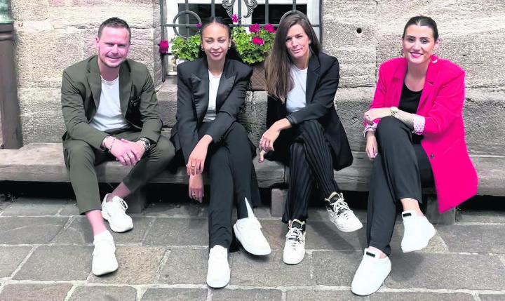 Freuen sich auf viele Besucherinnen und Besucher: Matthias H. Wiedmer, Nora Mugwika, Stefanie Klebs und Carmen Schönenberger. Foto: zVg