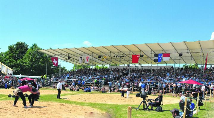 3000 Personen genossen die fairen Wettkämpfe und die schöne Stimmung in der Schwinger-Arena. Fotos: Janine Tschopp