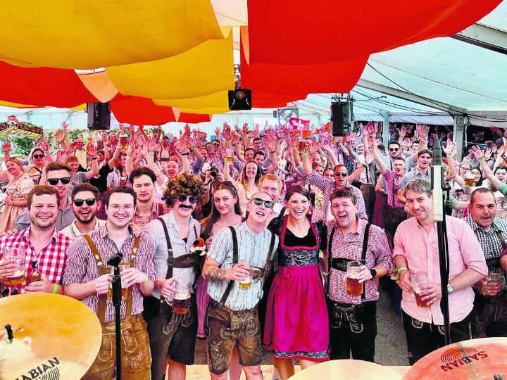 Ausgelassene Stimmung am Frühlingsfest des TSV Frick. Foto: zVg