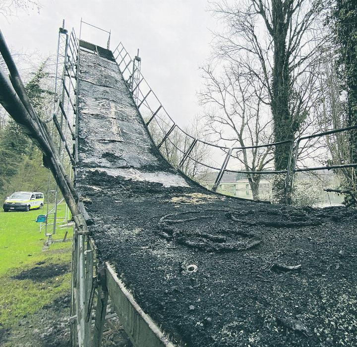 Der Rasenteppich wurde komplett zerstört. Foto: zVg