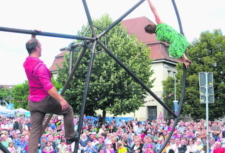 Tausende von Besuchern geniessen jeweils das Strassentheater-Festival – künftig aber nur noch alle zwei Jahre. Foto: Archiv NFZ