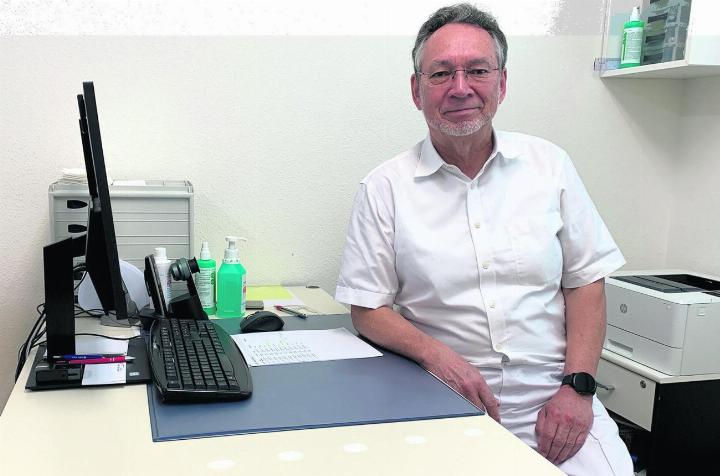 So wie es aussieht, entscheidet der Kanton darüber, wie lange Hautarzt Torsten Hauschild noch in Frick Patienten behandeln kann. Foto: Simone Rufli So wie es aussieht, entscheidet der Kanton darüber, wie lange Hautarzt Torsten Hauschild noch in Frick Patienten behandeln kann. Foto: Simone Rufli