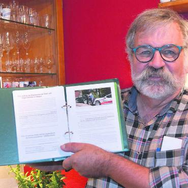 Einmalig in der Schweiz - Erwin Jansen war massgeblich an der Entstehung des Handbuchs «Jagdaufsicht» beteiligt. Bild: Roger Wetli