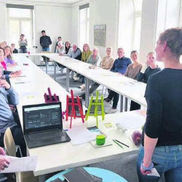 Gelungener Anlass - Die Autoren stellen einige ihrer Bücher einem interessierten Publikum vor. Bild: zg