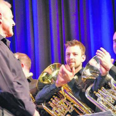 Tauchgang im Jungbrunnen - Standing Ovations für Franz Steger (links), der seit 60 Jahren aktiv Musik macht.