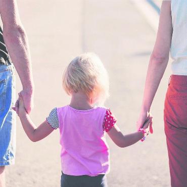 «Sie bereichern unser Leben» - Pflegeeltern bieten einem Kind eine sichere Betreuung. Bild: pixabay