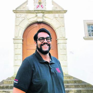Stadtmusik vor Friedensmesse - Im Zeughaussaal hat sich die Stadtmusik mit Sven Panakkaparambil intensiv auf die beiden Auftritte in Winterthur und Berikon vorbereitet. Bild: zg