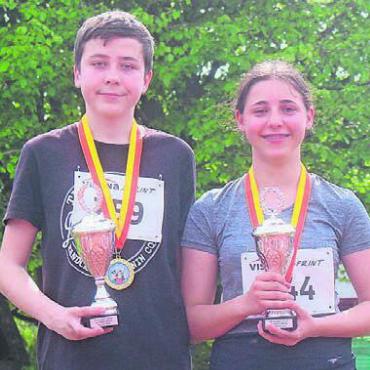Spannende Duelle - Holten sich den begehrten Pokal: Nina Rüttimann und Devin Michel. Bilder: zg