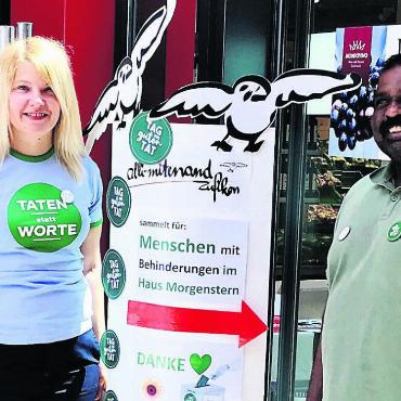 «alli-mitenand Zufikon» geht fremd - Tetiana Boguslavets, Ukraine, und Yogaratnam Kayilayapillai, Schweiz, am «Tag der guten Tat» Bild: zg