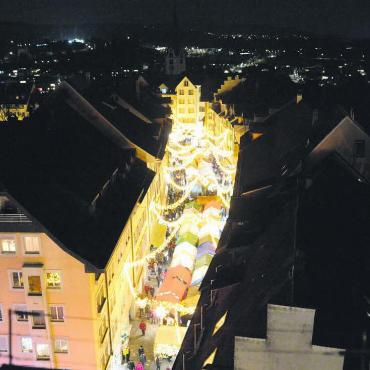 Momente für die Ewigkeit - 2. Dezember: Blick vom Spittelturm auf den Christchindli-Märt in Bremgarten. Bilder: huy / cbl / eob / ssr / sab / spr / zg