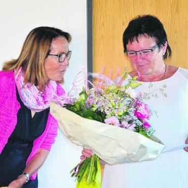 Doris Stöckli neue Präsidentin - Jacqueline Riedo gratuliert Doris Stöckli zu ihrem neuen Amt. Bild: as