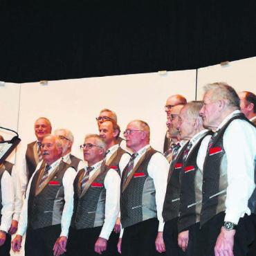 Da blieb kein Auge trocken - Heitere und besinnliche Lieder trug der Männerchor auf hohem Niveau vor. Bilder: Erika Obrist
