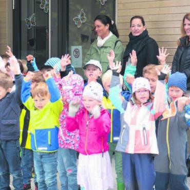 Momente für die Ewigkeit - 17. September: Die Einweihung des neuen Kindergartens in Widen wird von den Kindern musikalisch umrahmt.