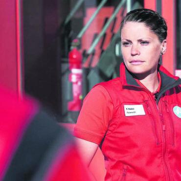 Fliegende Retterin - Vom Mutschellen ins Oberwallis: Rebekka Frieden ist mit ihrem Job bei der Air Zermatt vorerst angekommen. «Ich weiss nicht, was beruflich nachher noch kommen könnte.» Bild: zg