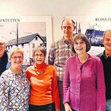 «Mit Musik geht alles besser» - Der aktuelle Vorstand besteht aus: (v.l.) Kurt Bichsel, Margret Pfister (Präsidentin), Christiane Ernst, Thierry Maetz (der neue Kassier), Eva Specht und Oscar Echeverry (Chorleiter). Bild: zg
