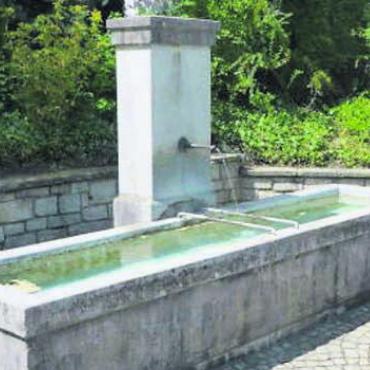 Thema Wasser geht weiter - In Niederwil und Fischbach-Göslikon gibt es weiterhin keine Lockerungen beim Wasserbezug. Bilder: zg