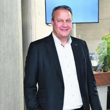 Er möchte die Kunden begeistern - Michael Wertli in der Empfangshalle des Hauptsitzes in Wohlen. Auch dieser Teil der Bank wird bald saniert und modernisiert.