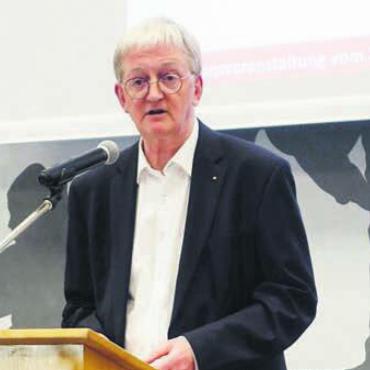 Zwei einmalige Gelegenheiten - Gemeindeammann Peter Hochuli stand der Bevölkerung Red und Antwort. Bild: sus