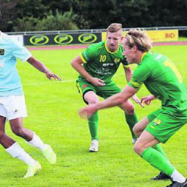 Eine grosse Aufgabe - Das Hinspiel hat Mutschellen mit 2:4 verloren. Bild: Astrid Moser