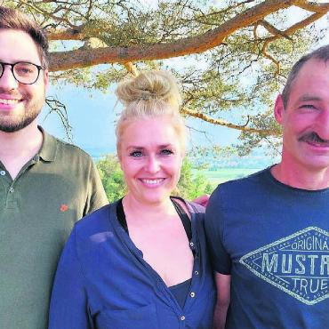 Neue Wege gehen - Sie wollen es wagen und die Bundesfeier in Künten neu aufgleisen: (vin links) Marcel Ammann, Seraina van Baar, Andreas Seeholzer. Bild: zg