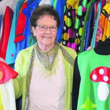 800 Fasnachtsgewänder genäht - Maria Stöckli verlieh praktisch nur Gewänder, die sie selbst genäht hatte. Bild: rwi