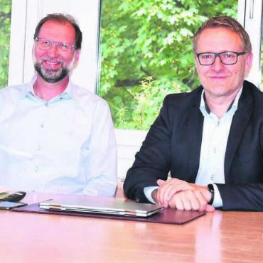 An vielen Stellschrauben drehen - Die neue Strategie wurde vor allem zum Wohl der Kinder ausgearbeitet (von links): das Präsidium der Schulleitungskonferenz, Franziska Walti und Paul Bitschnau, Gemeindeammann Arsène Perroud und Gemeinderätin Ariane Gregor. Bild: Daniel Marti