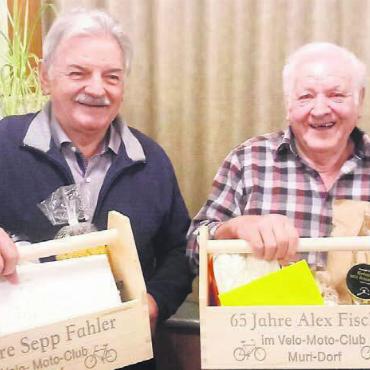 Unmittelbar vor dem grossen Jubiläum - Die zwei Langjährigsten: Sepp Fahler (links) ist seit 55 Jahren Teil des Velo-Moto-Clubs, Alex Fischer gar seit 65 Jahren. Bild: zg