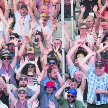 Viele Hochs, wenige Tiefs - 10 000 Besucherinnen und Besucher sind beim Aargauer Kantonalschwingfest in Beinwil dabei. Das Wetter ist bestens, die Stimmung auch. Eine Laola-Welle geht durchs Stadion. Festsieger wird Pirmin Reichmuth.