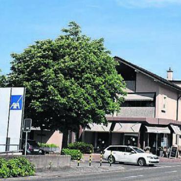 Zentrum wächst in die Höhe - Das Gebiet Welschloh (links), von der Mutschellenkreuzung bis zur Migros, soll völlig neu bebaut werden. Bild: Erika Obrist