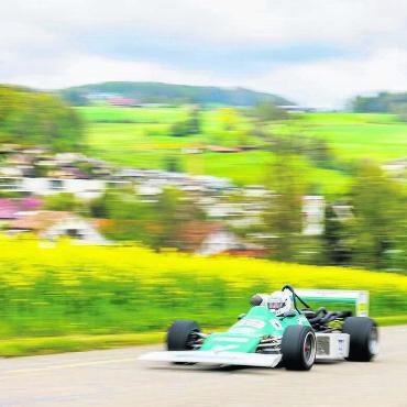 Da jubelt die Oldtimer-Seele - Noch immer schnell unterwegs: Bergkönig Fredy Amweg im Eigenbau Amweg BMW AW 76.